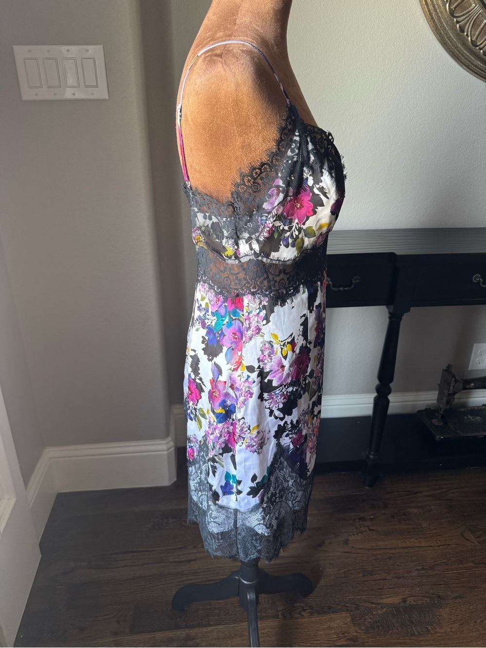 bebe Silk Floral Eyelash Lace Slip Dress Lingerie Style Sexy 8 Adjustable Straps - Picture 8 of 16